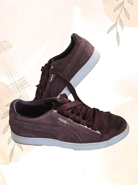 Puma Women’s Suede Low-Top Sneakers in Burgundy